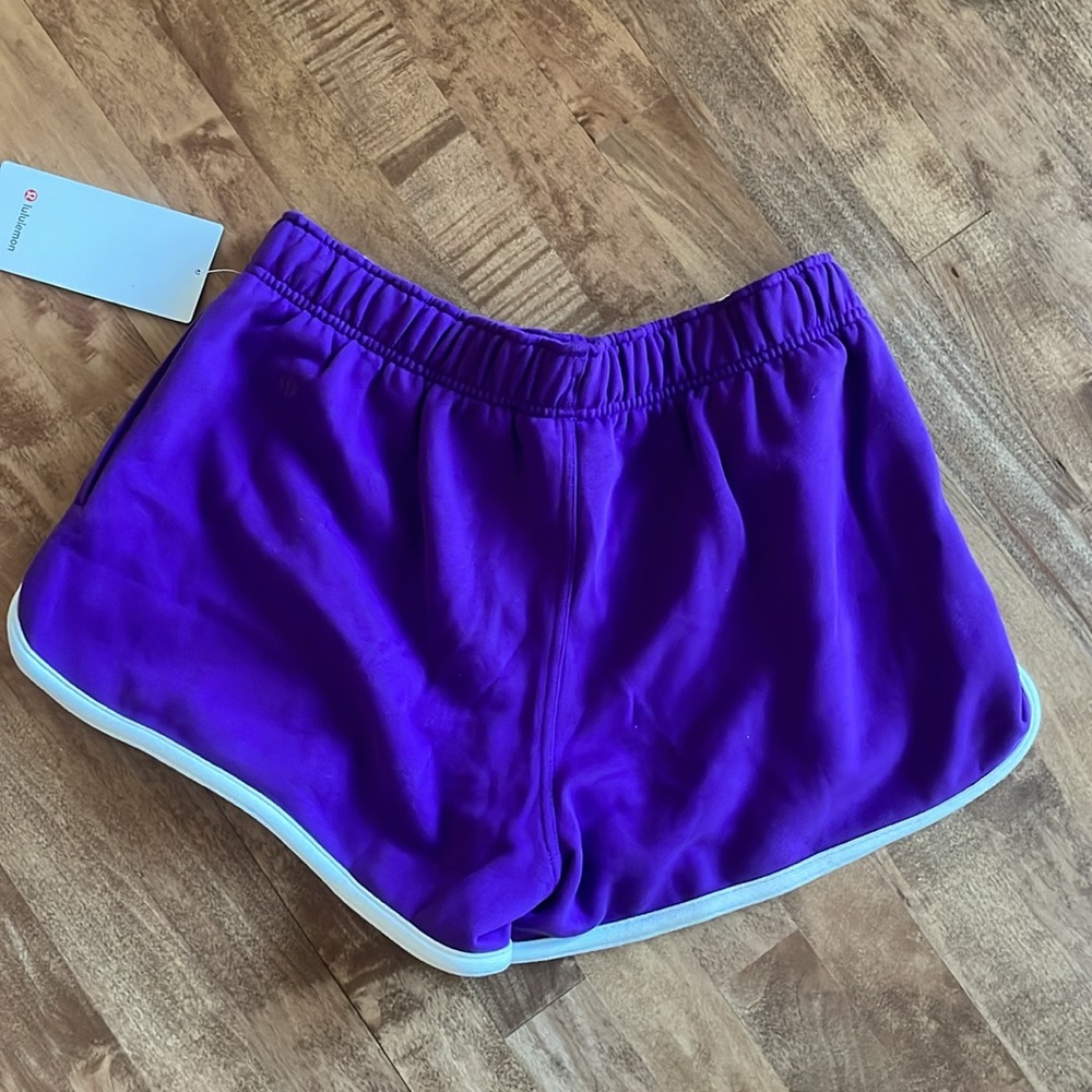 NWT Lululemon Scuba MR Oversized Short College Purple Light Ivory Size M - Picture 5 of 5